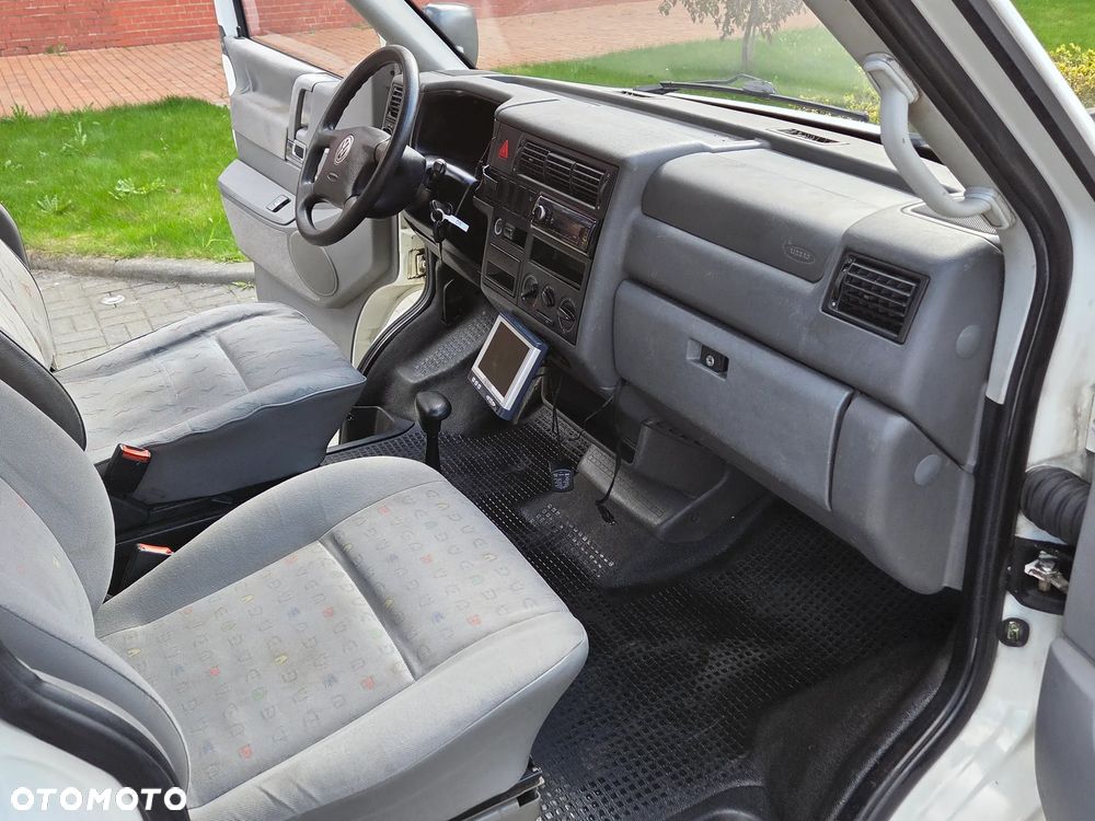 Volkswagen Caravelle - 18