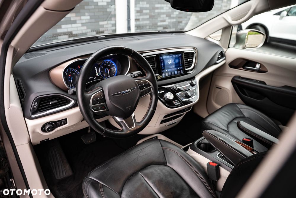 Chrysler Pacifica - 10
