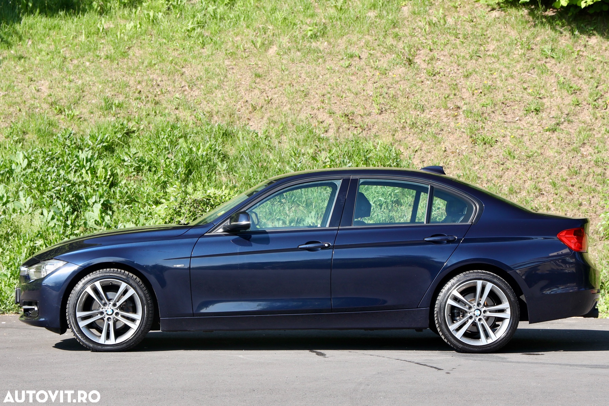 BMW Seria 3 320i Aut. Sport Line - 39
