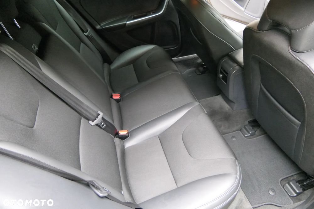 Volvo V60 D2 Drive-E Momentum - 20