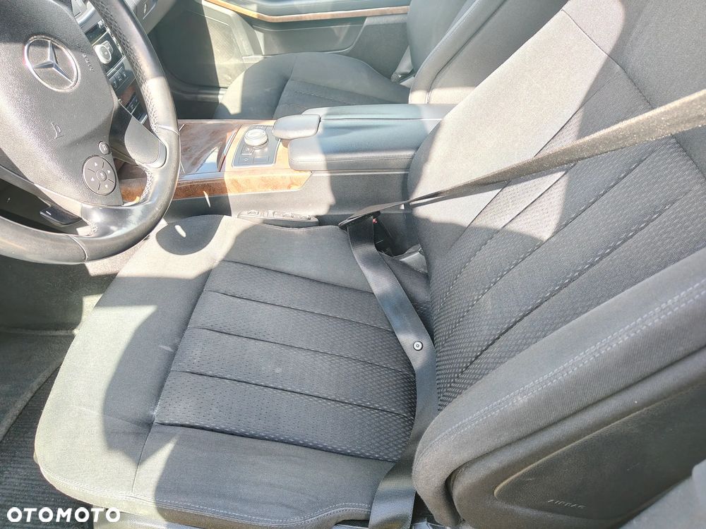 Mercedes-Benz Klasa E 300 CDI DPF BlueEFFICIENCY 7G-TRONIC Elegance - 13