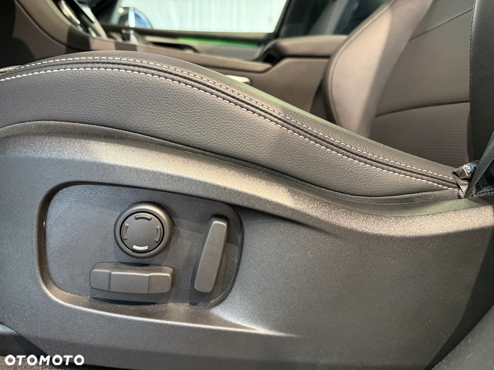 Jaguar F-Pace 2.0 D200 mHEV AWD R-Dynamic SE - 18