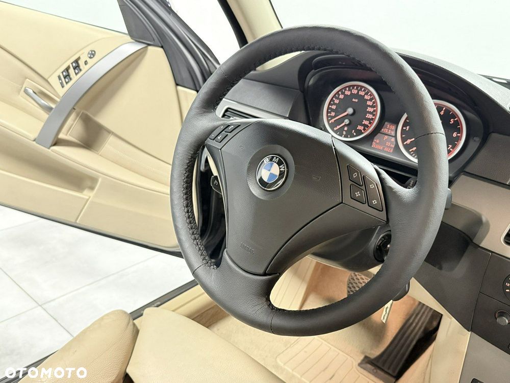 BMW Seria 5 525i Touring - 22