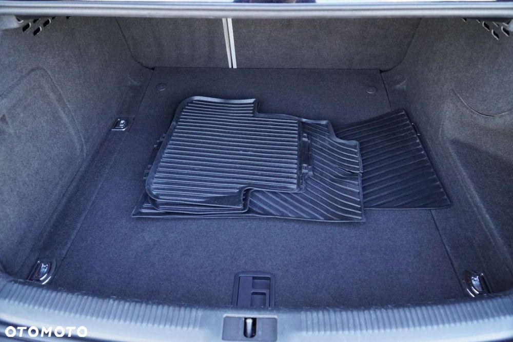 Audi A4 Limousine - 23