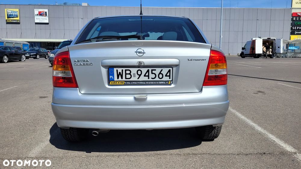 Opel Astra 1.4 - 4