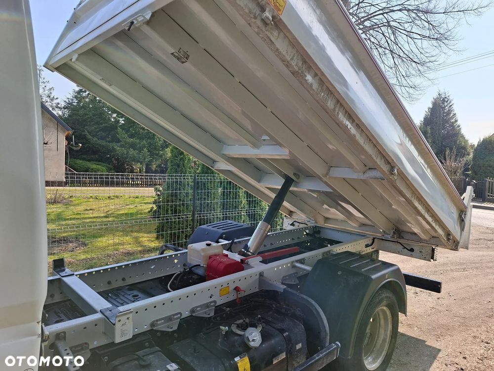 Mitsubishi Fuso Canter - 2