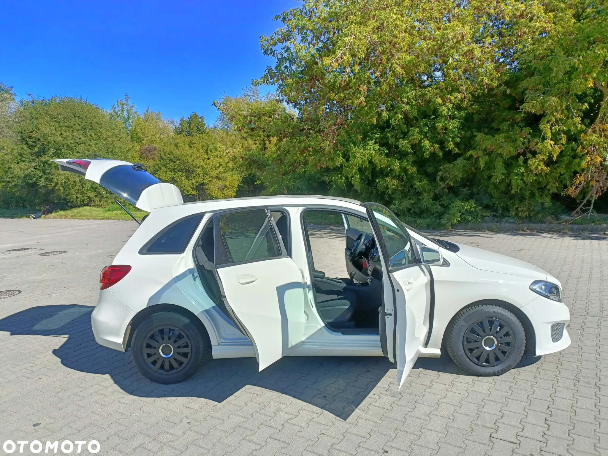 Mercedes-Benz Klasa B 180 Edition - 23