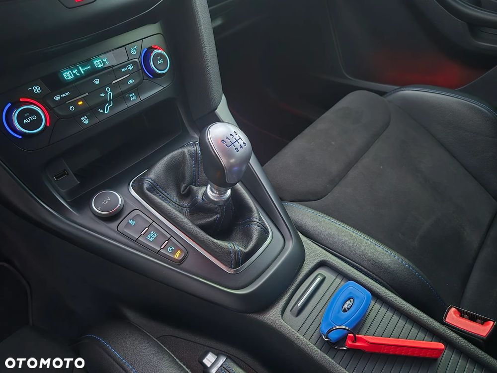 Ford Focus - 25