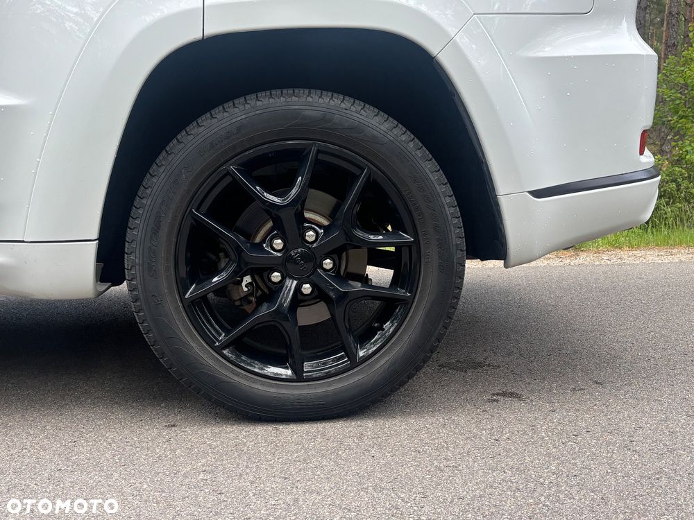 Jeep Grand Cherokee - 30