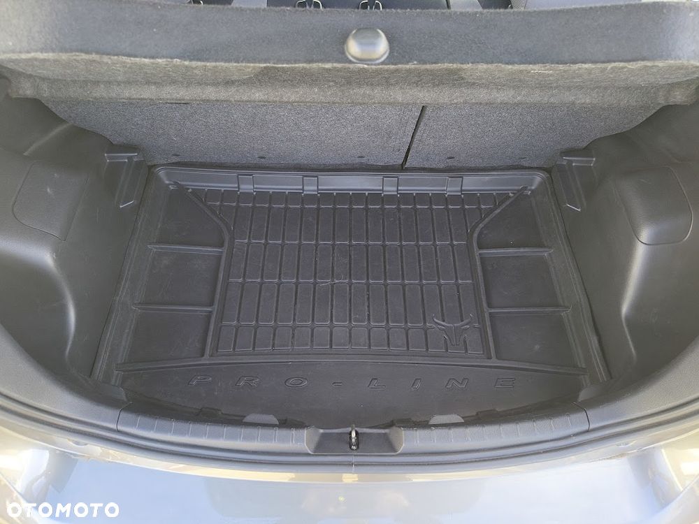 Toyota Yaris - 12