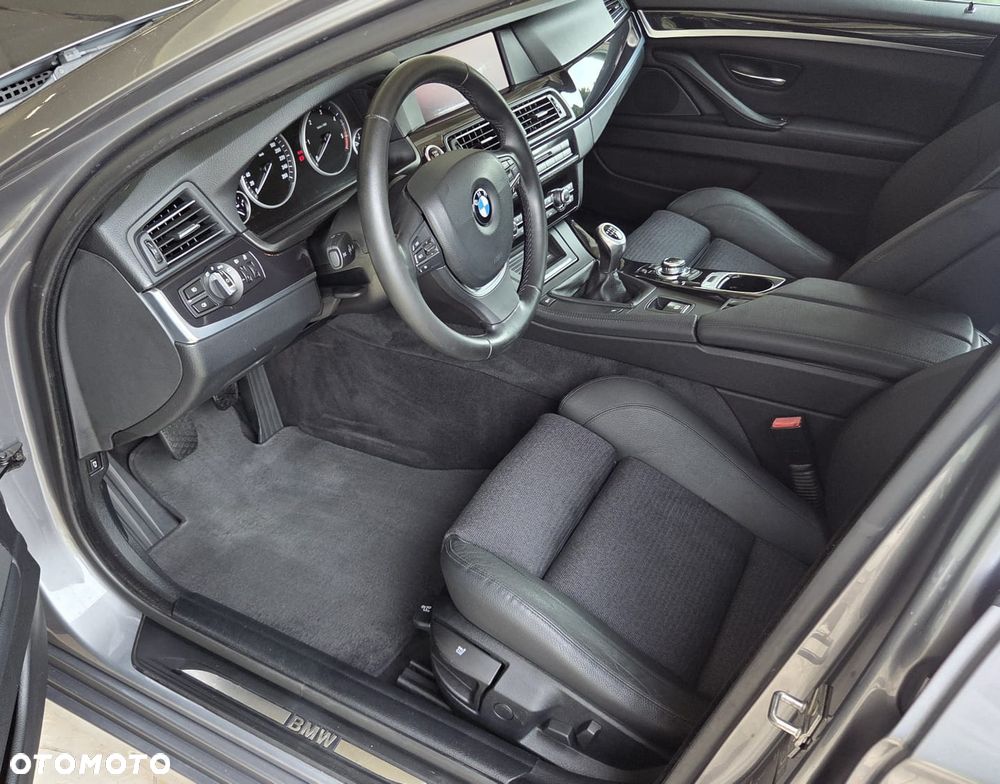 BMW Seria 5 525d - 9