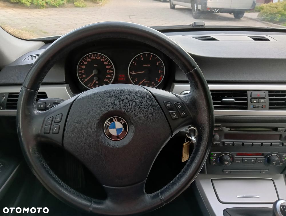 BMW Seria 3 320i - 9