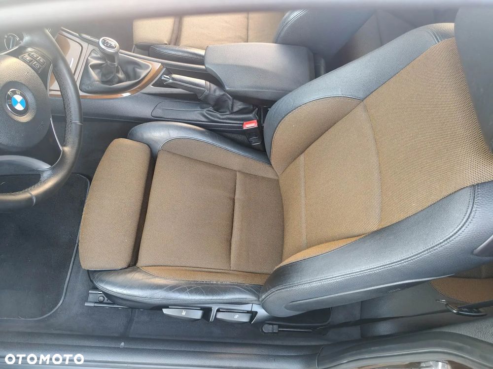 BMW Seria 1 118d DPF - 15