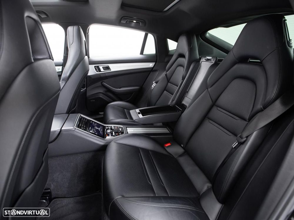 Porsche Panamera 4 S - 12
