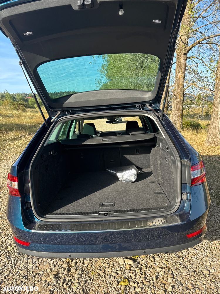 Skoda Superb Combi 2.0 TDI DSG Ambition - 6