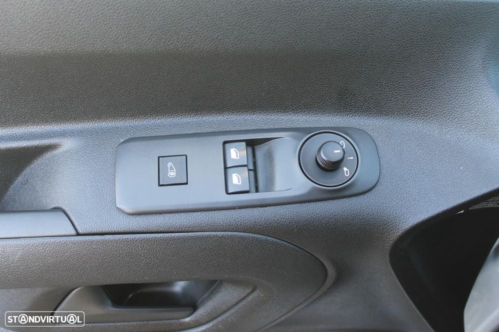 Opel Combo Van 1.5 CDTI - 3 LUGARES - IVA DEDUTÍVEL - 29
