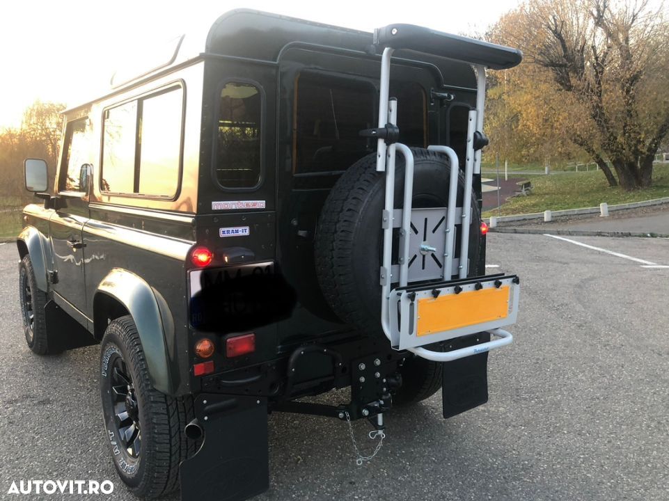Land Rover Defender 90 County SW - 11