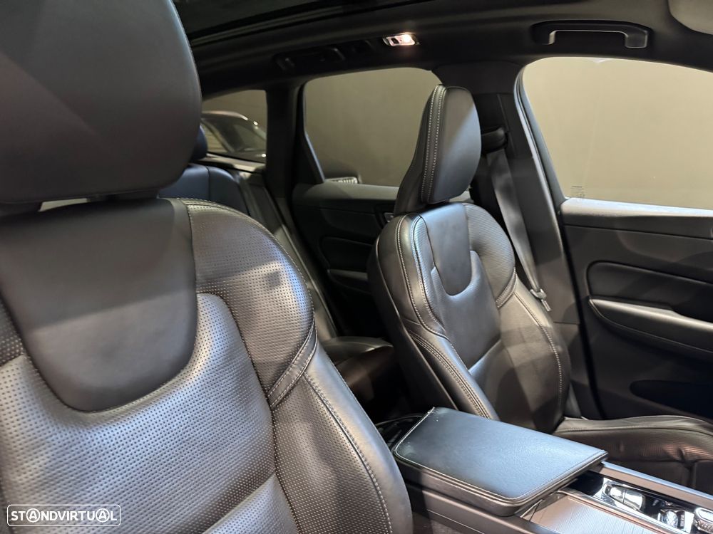 Volvo XC 60 2.0 B5 R-Design AWD - 43