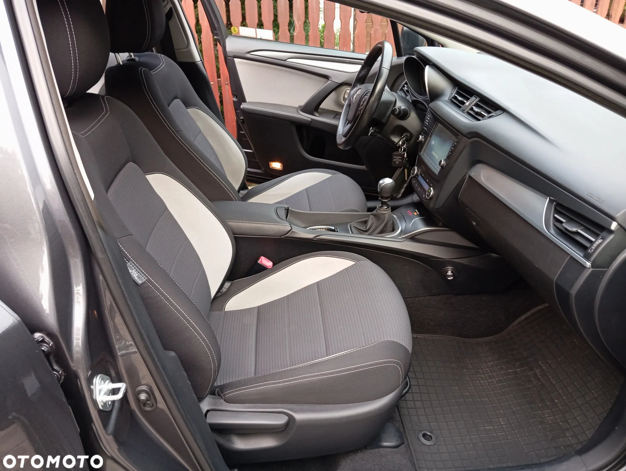 Toyota Avensis 1.8 Prestige - 21