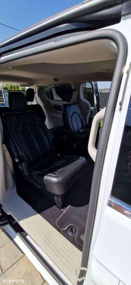 Chrysler Pacifica - 13