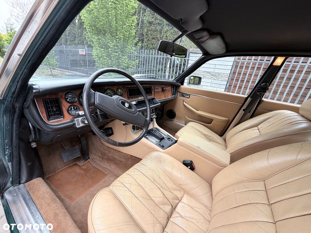 Jaguar XJ - 11