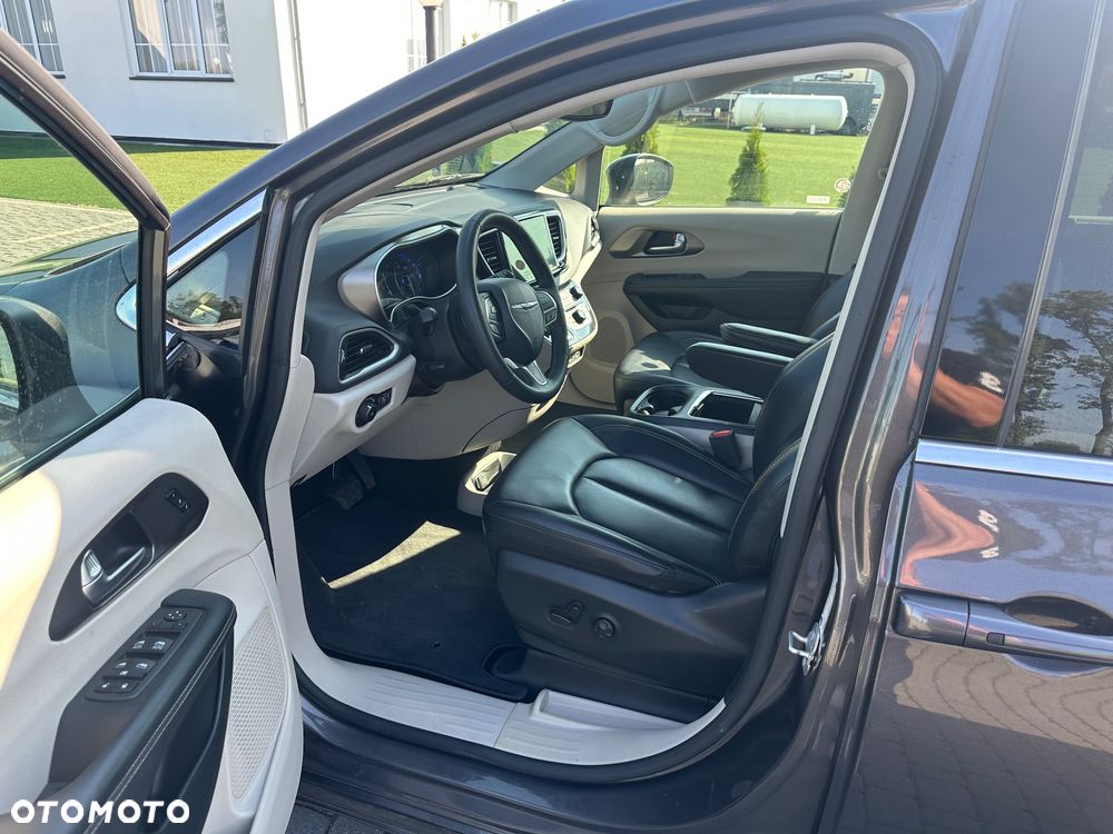 Chrysler Pacifica - 26