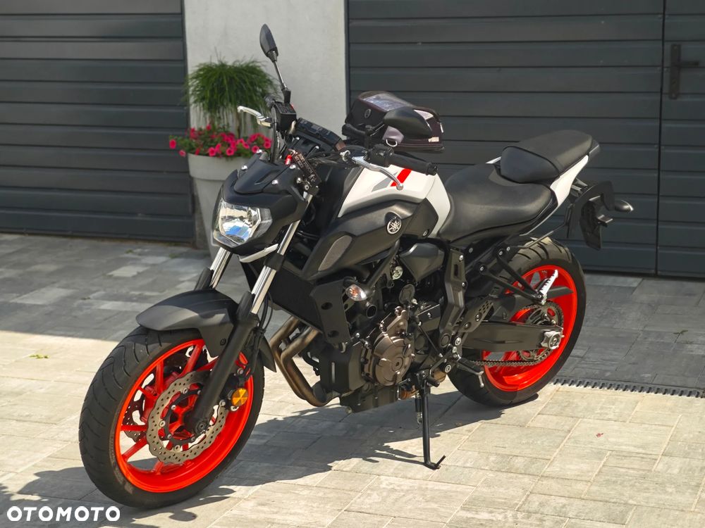 Yamaha MT - 8