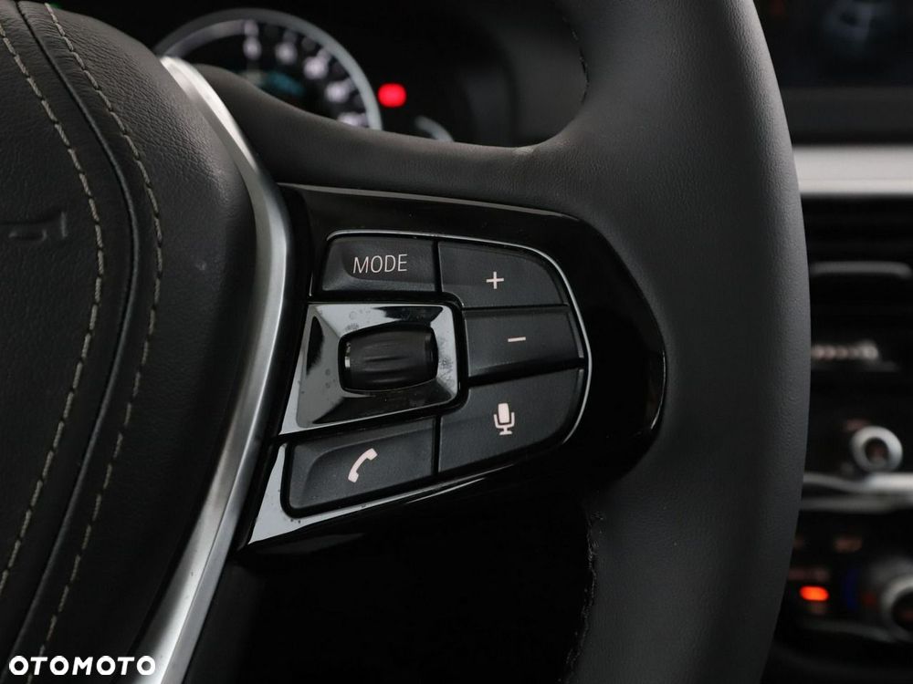 BMW Seria 5 530e iPerformance - 32