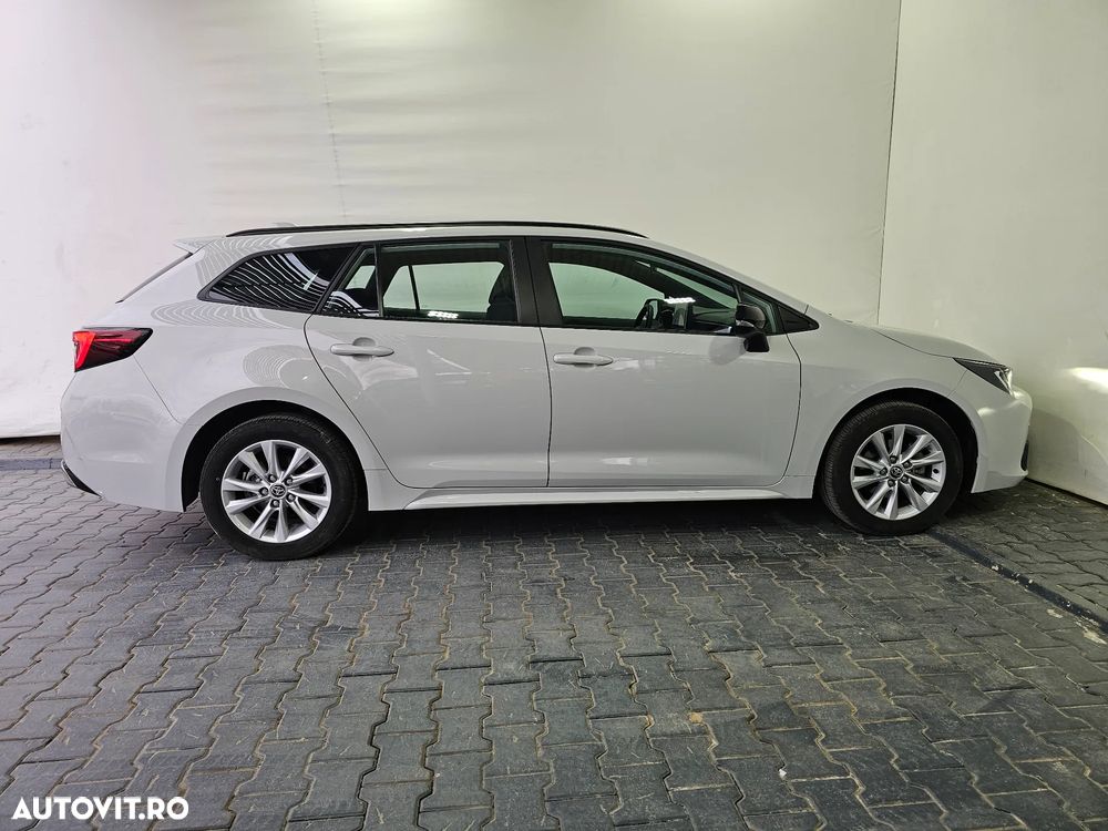 Toyota Corolla 1.8 HSD Business - 22