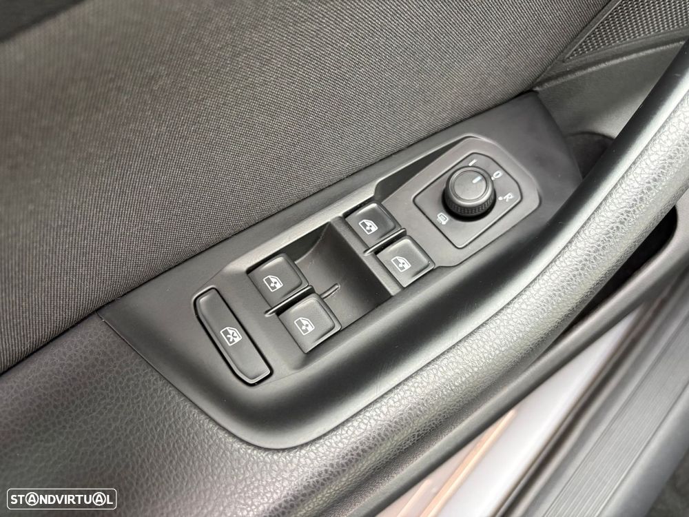 VW Passat Variant 2.0 TDi Elegance DSG - 12