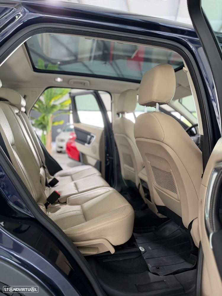 Land Rover Discovery Sport 2.2 SD4 SE Auto - 32