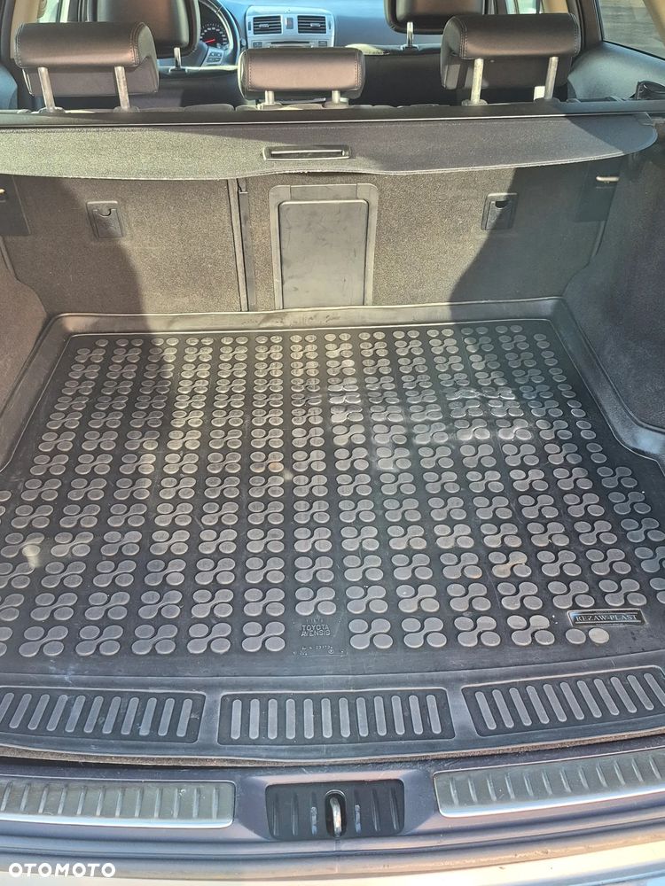 Toyota Avensis 2.2 D-CAT Premium - 12