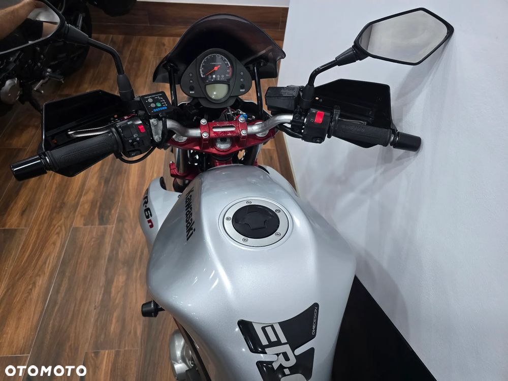Kawasaki ER - 8