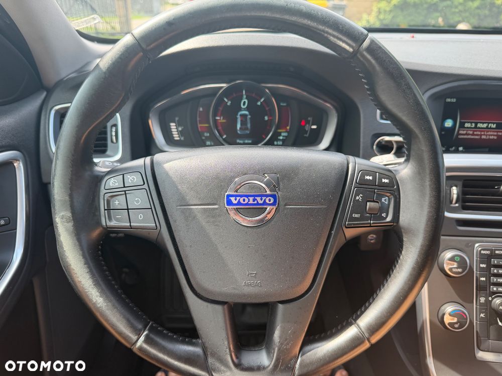 Volvo V60 D2 R-Design Momentum - 32