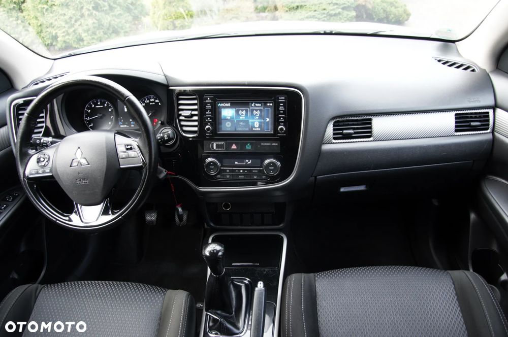 Mitsubishi Outlander 2.0 2WD Diamant - 31
