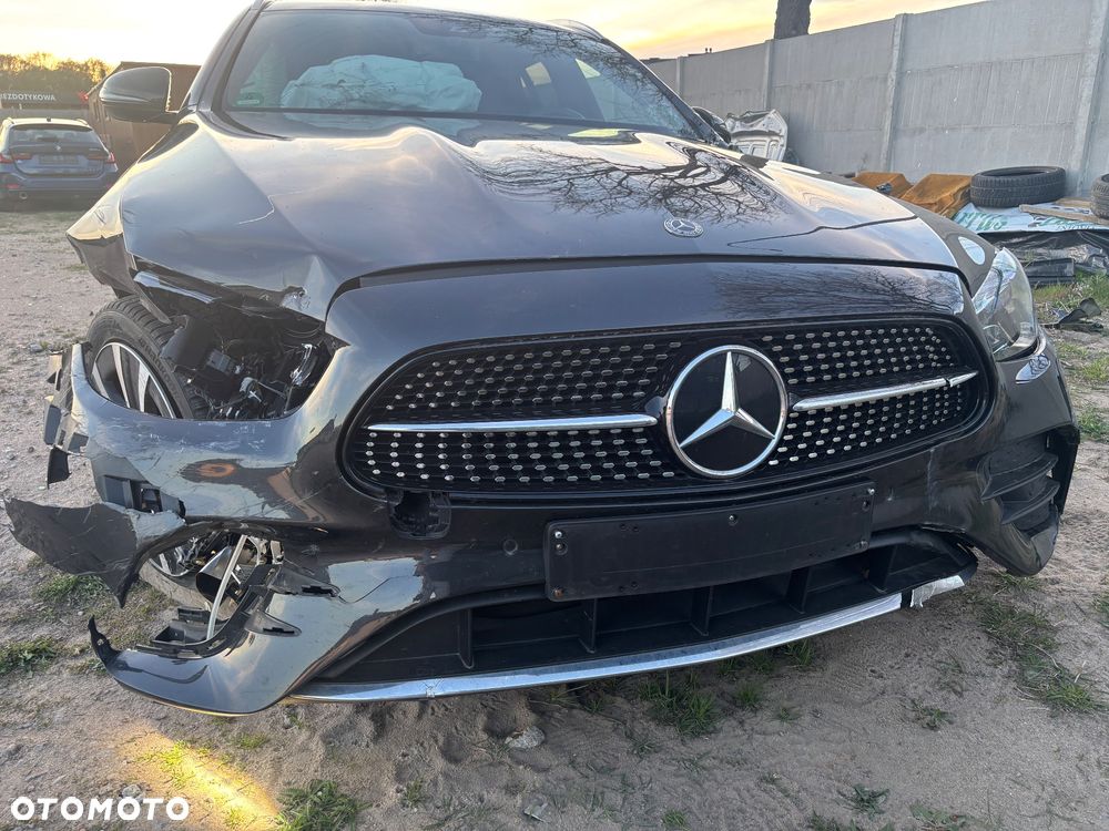 Mercedes-Benz Klasa E 300 AMG - 16