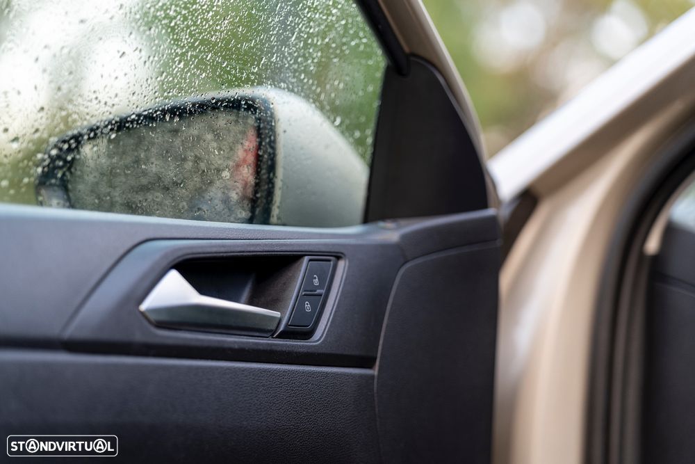 VW Polo 1.0 Confortline - 32