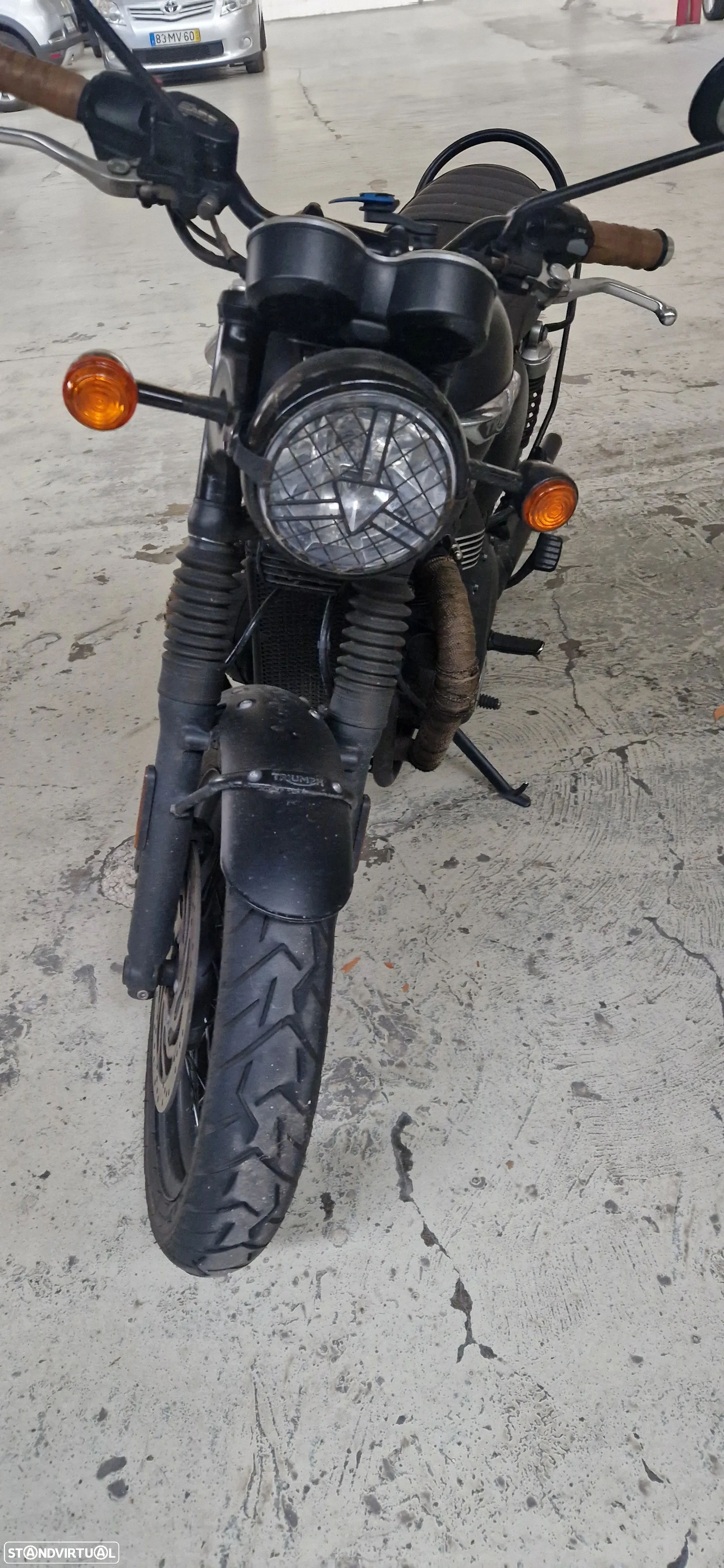 Triumph Bonneville Black - 2