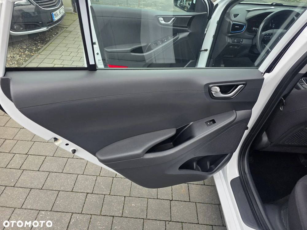 Hyundai IONIQ - 17