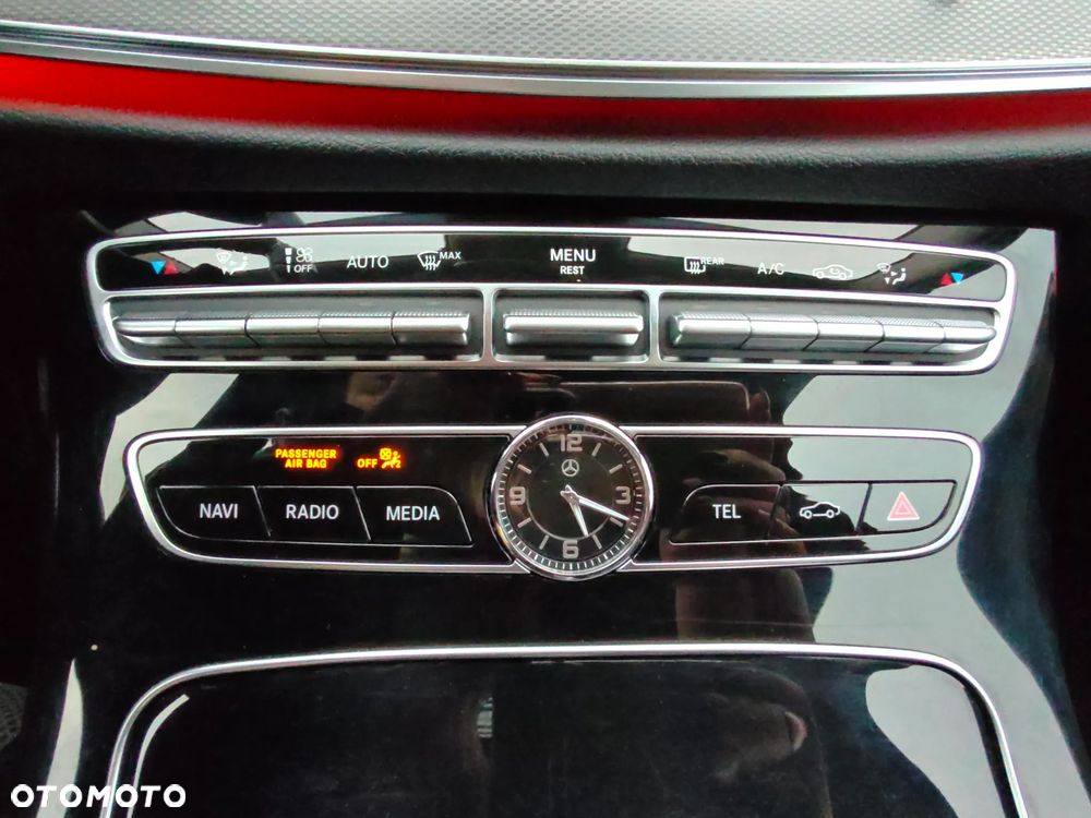 Mercedes-Benz Klasa E 300 d 9G-TRONIC - 32