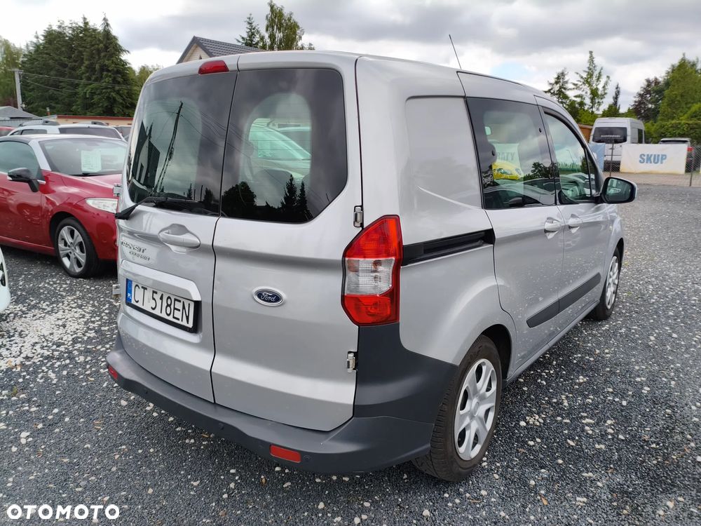 Ford Transit Courier - 12