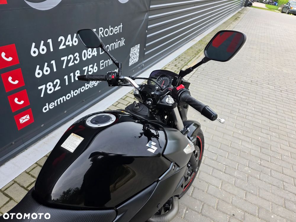 Suzuki GSR - 28