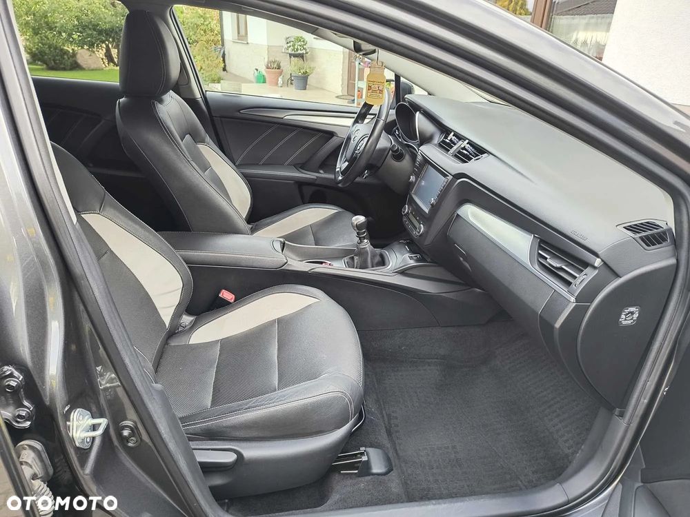 Toyota Avensis 1.8 Premium - 16