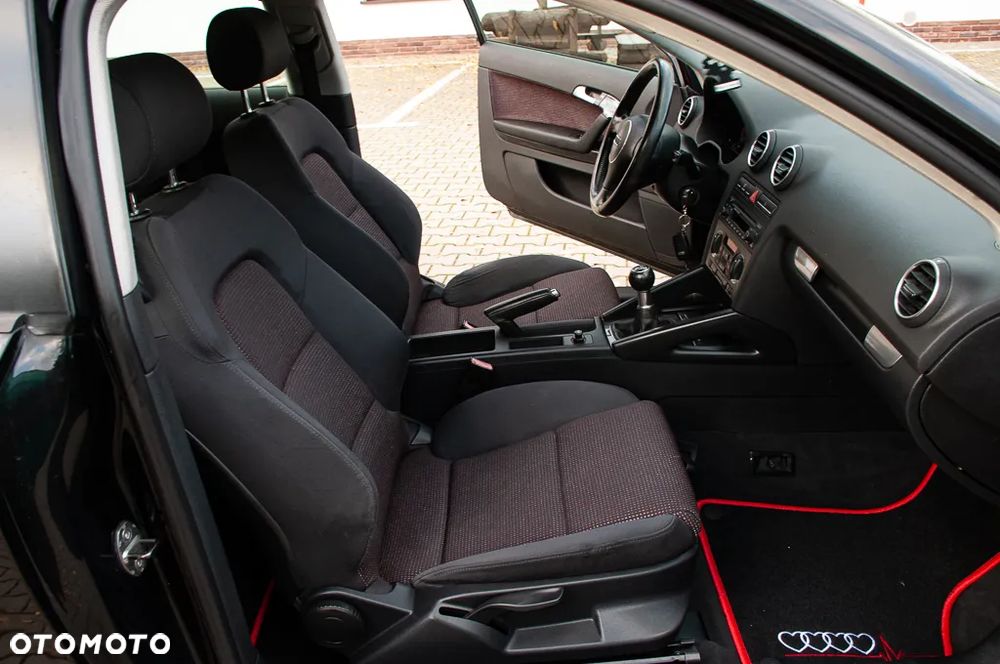 Audi A3 3-drzwiowe 2.0 FSI Attraction - 32