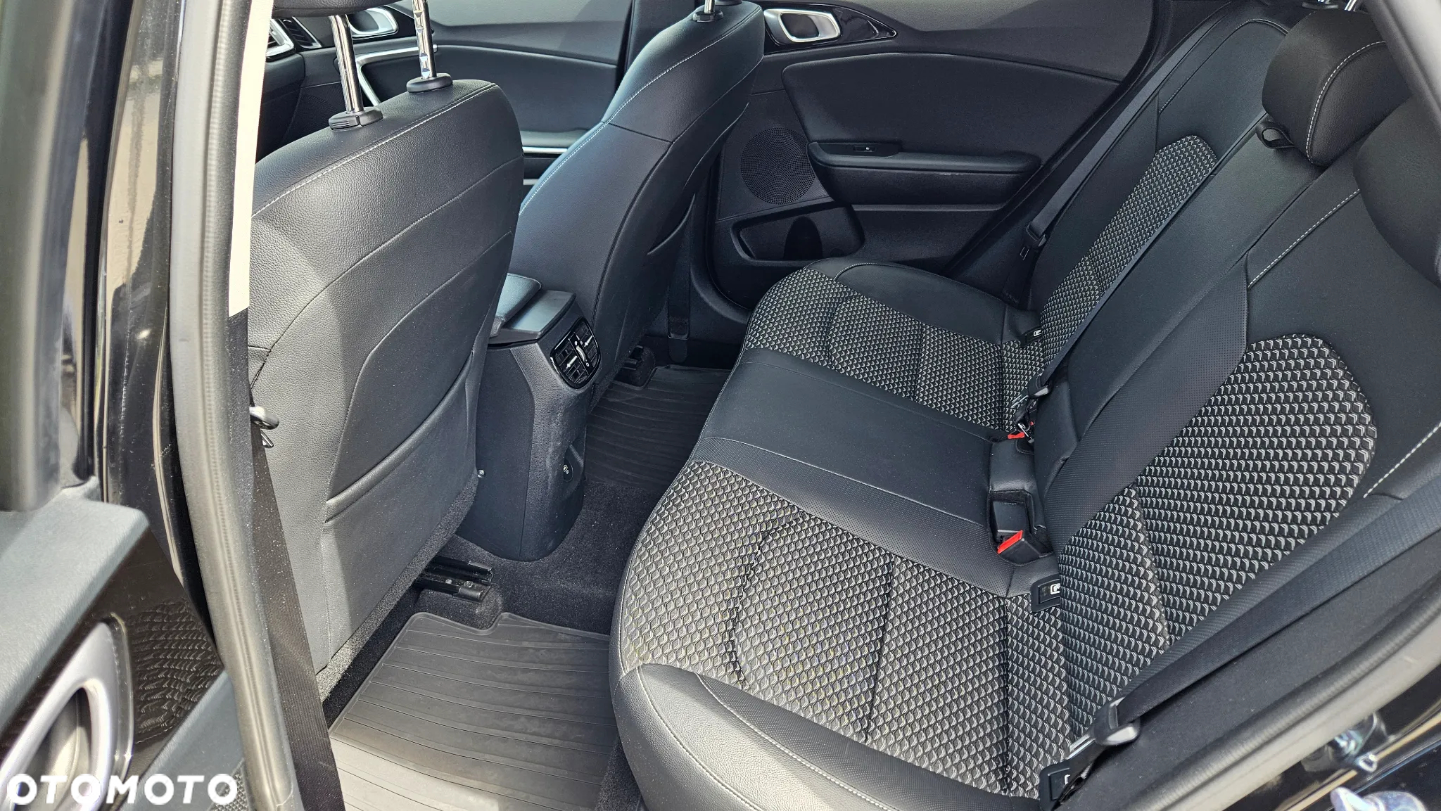 Kia XCeed 1.6 T-GDI Business Line DCT - 18