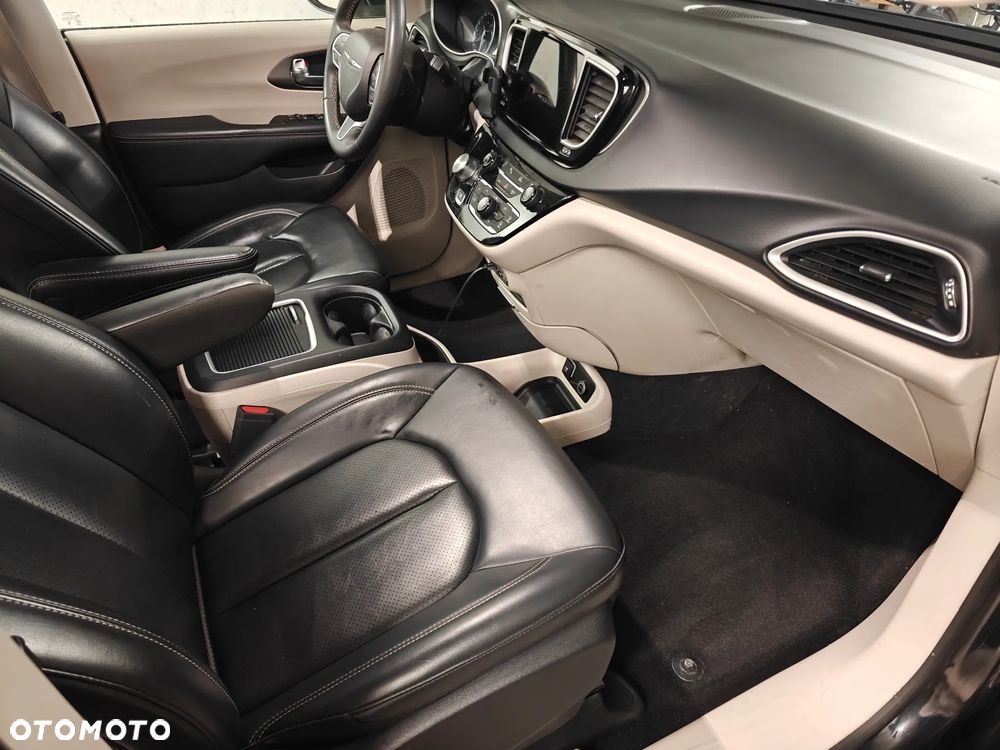 Chrysler Pacifica - 15