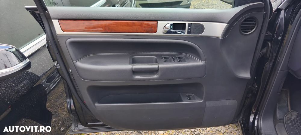 Volkswagen Touareg 3.0 V6 TDI DPF Exclusive Edition - 23