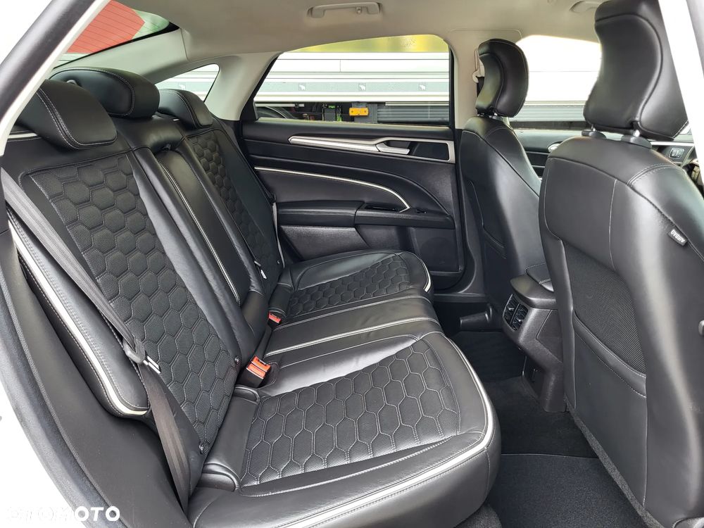 Ford Mondeo 2.0 Hybrid Vignale Plus - 26