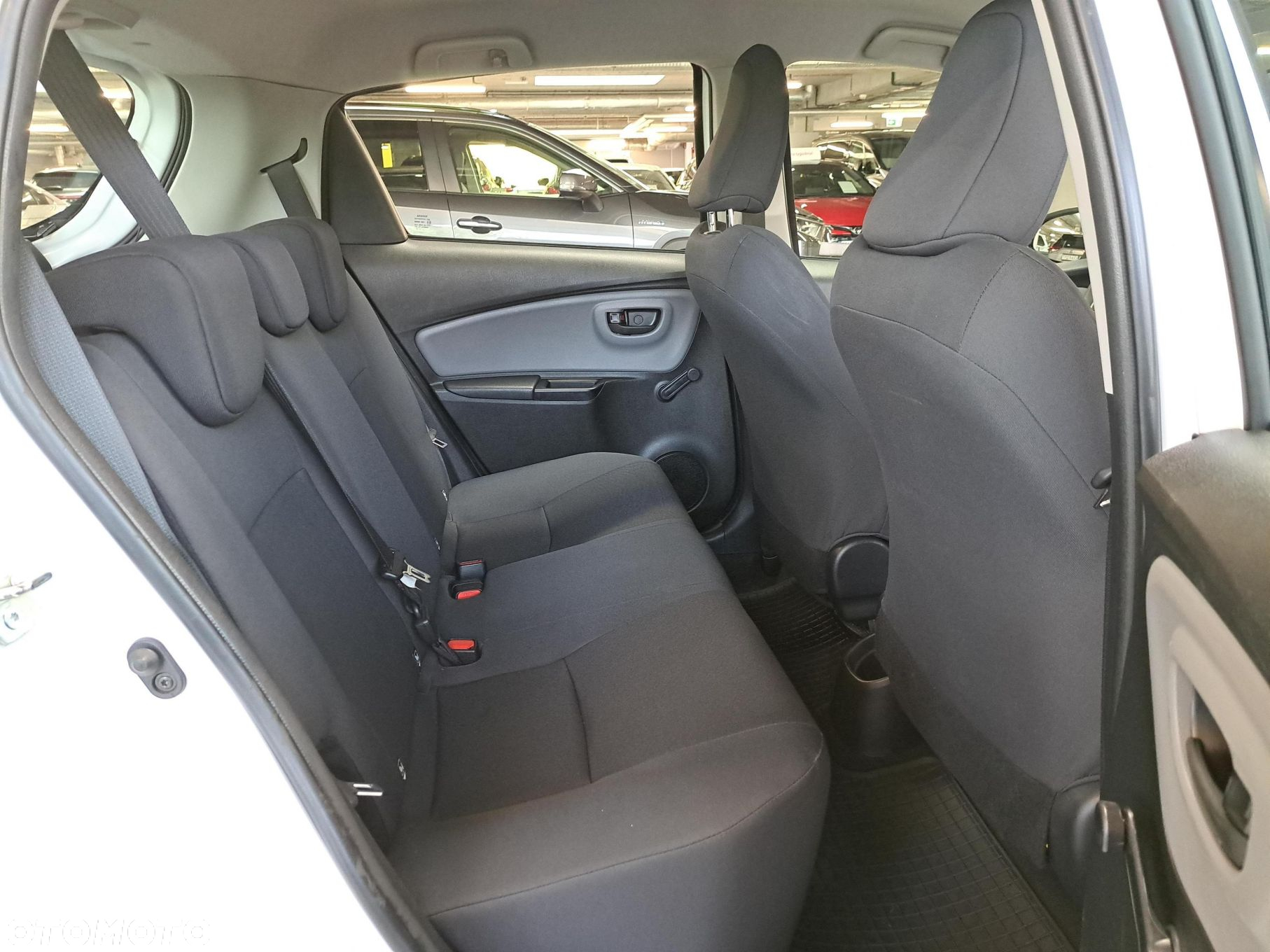 Toyota Yaris - 12