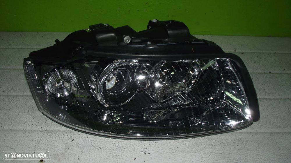 Farol Direito Audi A4 - 2001 / 2005 - 1